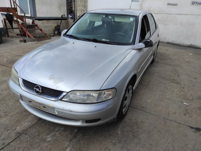 opel vectra b berlina del año 2001