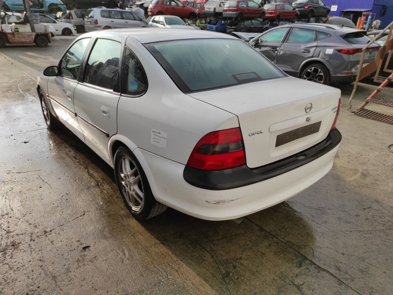 opel vectra b berlina del año 1998
