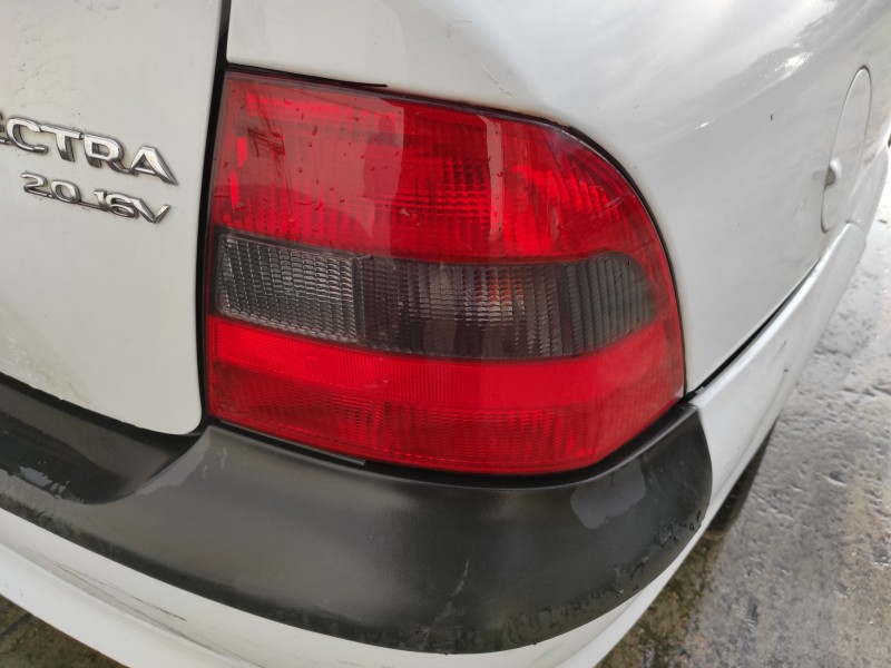 opel vectra b berlina del año 1998