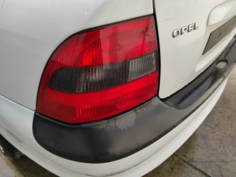 opel vectra b berlina del año 1998