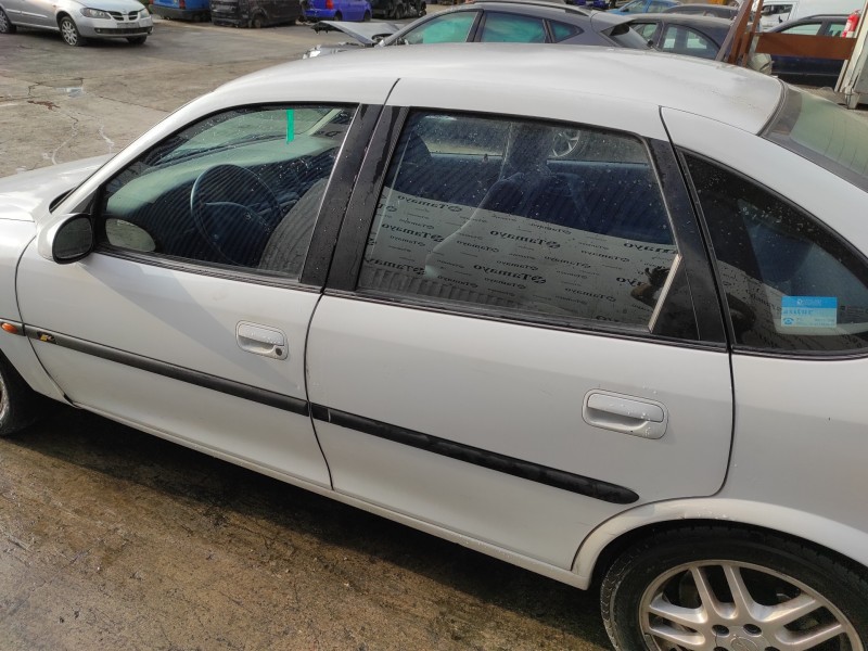 opel vectra b berlina del año 1998