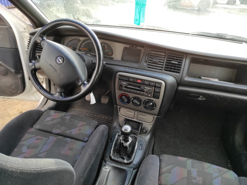 opel vectra b berlina del año 1998