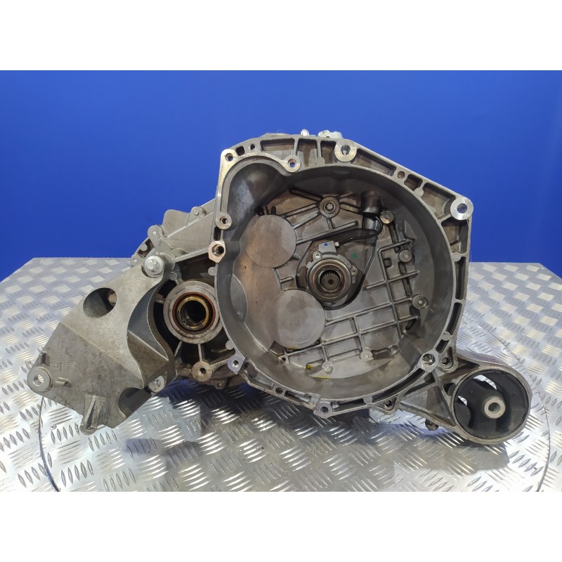 Recambio de caja cambios para opel vectra c berlina 1.9 16v cdti cat (z 19 dth / lrd) referencia OEM IAM F40  