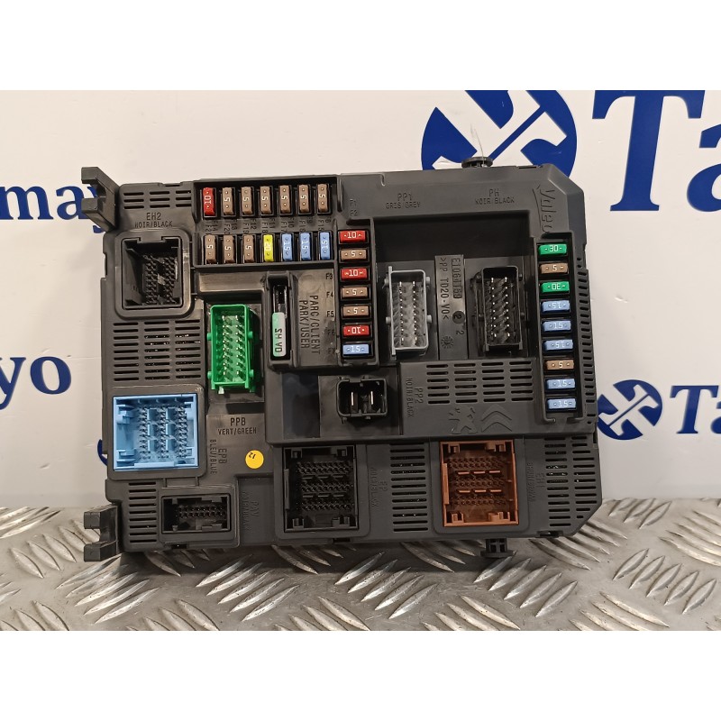 Recambio de caja reles / fusibles para peugeot 208 1.2 12v e-vti referencia OEM IAM 9807531680 22661F01 BSIN0200