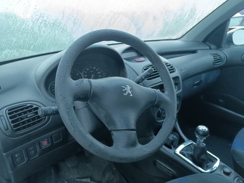 peugeot 206 berlina del año 2000