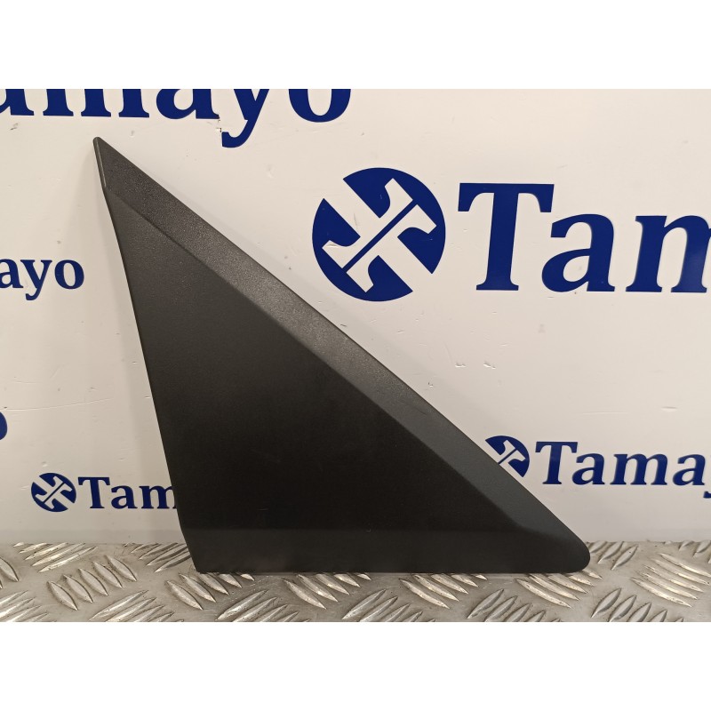 Recambio de moldura exterior delantera derecha para volkswagen crafter caja cerrada 2.0 tdi referencia OEM IAM A9068110107  
