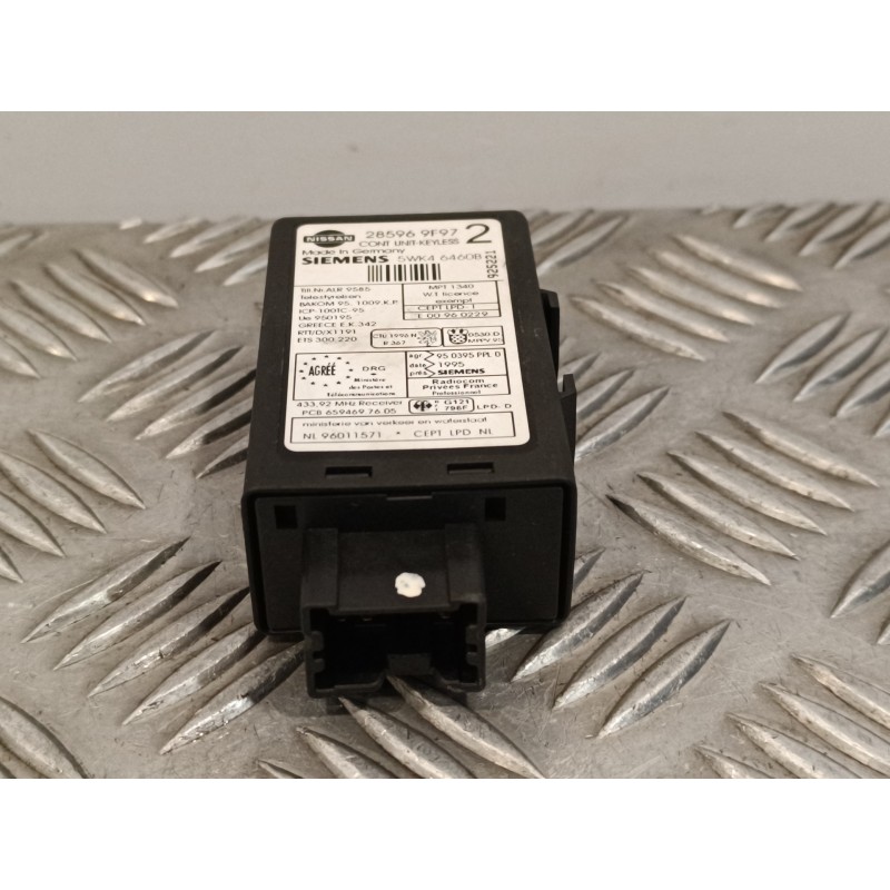 Recambio de boton cierre centralizado para nissan terrano/terrano.ii (r20) 2.7 turbodiesel referencia OEM IAM 285969F972  5WK464