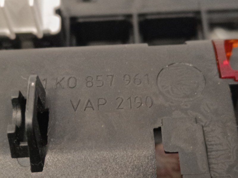 Recambio de cenicero para volkswagen golf v berlina (1k1) highline referencia OEM IAM 1K0857961  