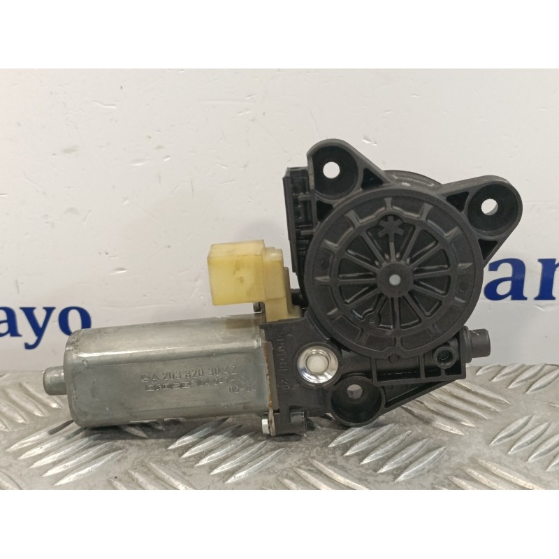 Recambio de motor elevalunas trasero derecho para mercedes clase c (w203) berlina referencia OEM IAM A2038203042 104047XXX 01308