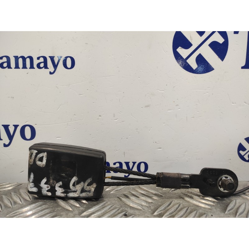 Recambio de enganche cinturon delantero derecho para opel astra j sports tourer 1.7 16v cdti referencia OEM IAM 615153200B  4012