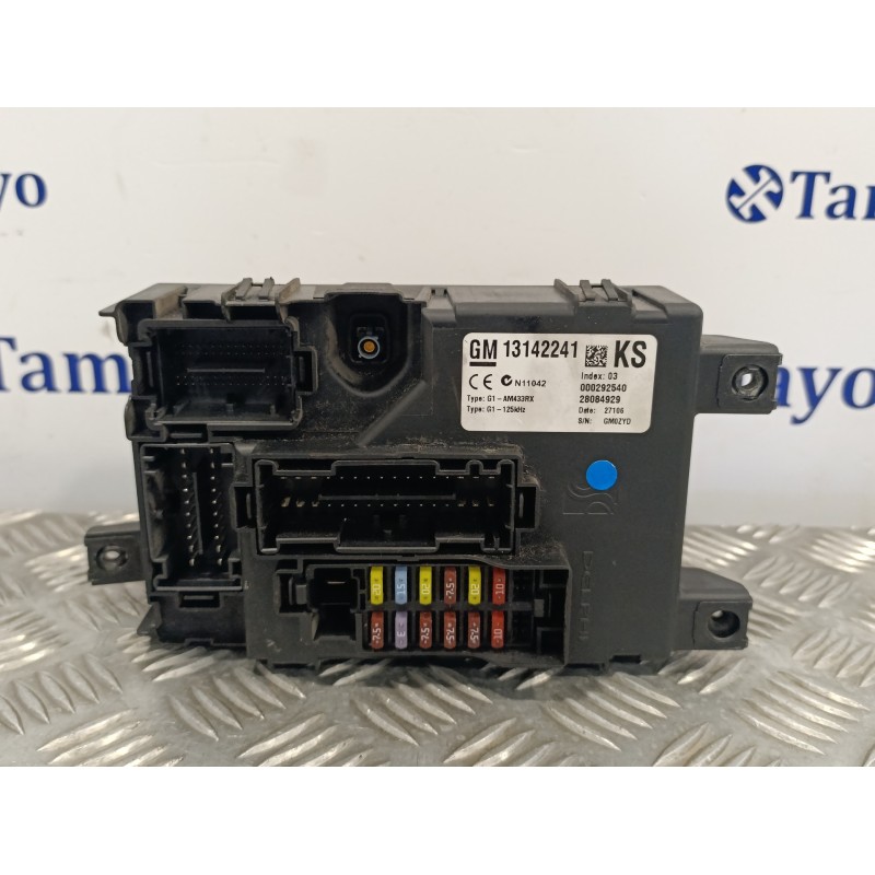 Recambio de caja reles / fusibles para opel corsa d 1.3 16v cdti cat (z 13 dth / l4i) referencia OEM IAM 13142241 28084929 00029