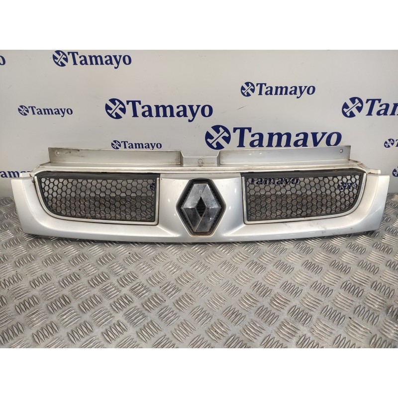 Recambio de rejilla delantera para renault trafic caja cerrada (ab 4.01) 1.9 diesel referencia OEM IAM 7700313438 525719894 9116