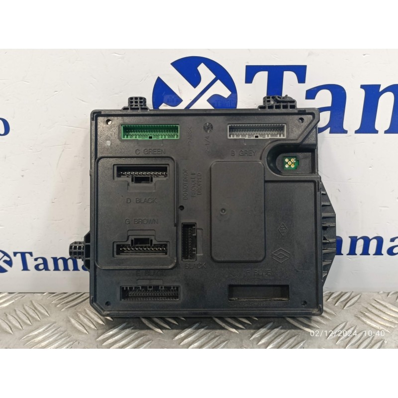 Recambio de caja reles / fusibles para renault megane iii berlina 5 p 1.5 dci diesel fap referencia OEM IAM 284B17288R  S1800985