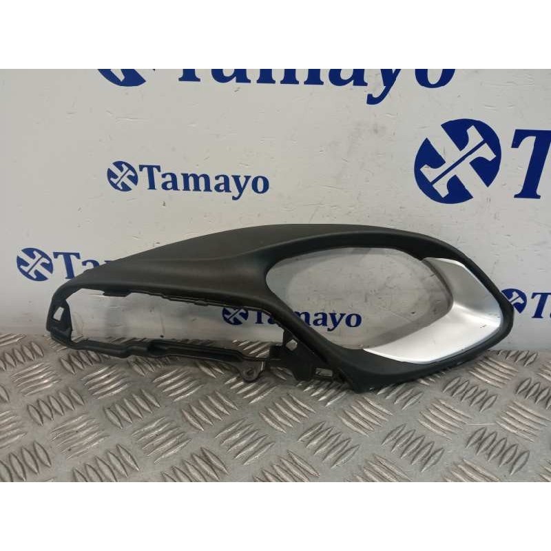 Recambio de moldura puerta delantera izquierda para toyota yaris (xpa1f/mxph11/chxnbw) hybrid 1.5cc referencia OEM IAM 67656K005