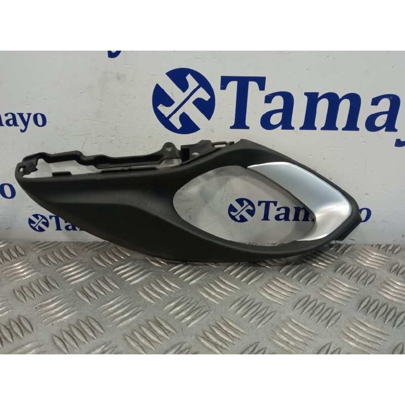 Recambio de moldura puerta delantera derecha para toyota yaris (xpa1f/mxph11/chxnbw) hybrid 1.5cc referencia OEM IAM 67655K0050 
