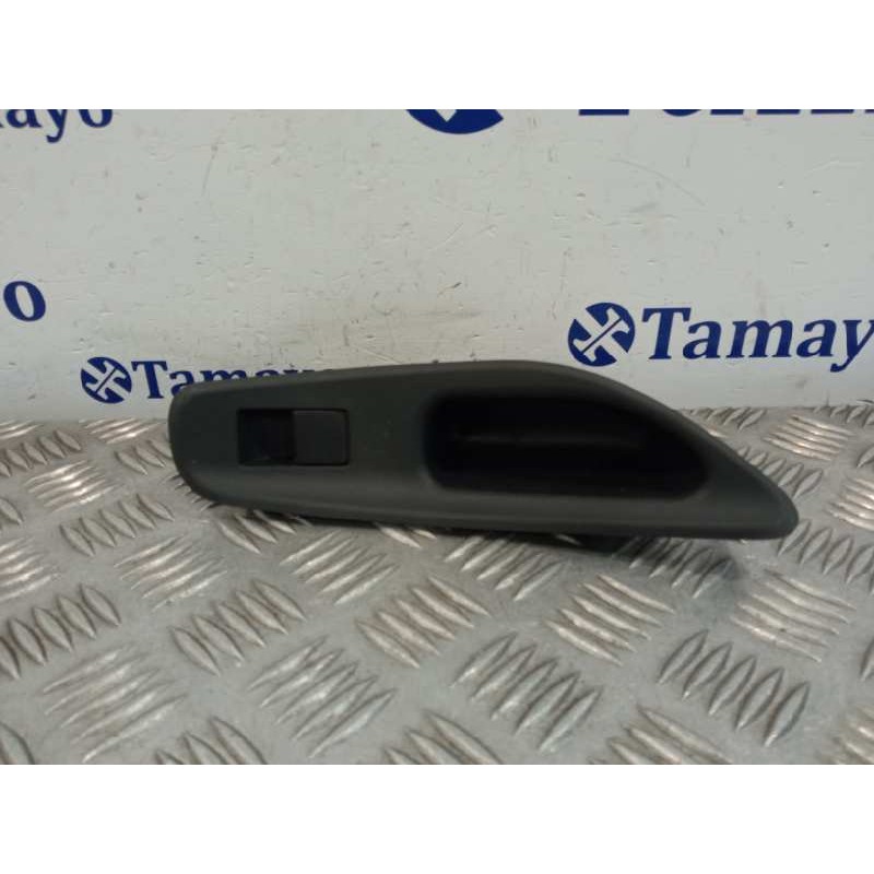 Recambio de mando elevalunas trasero izquierdo para toyota yaris (xpa1f/mxph11/chxnbw) hybrid 1.5cc referencia OEM IAM 74272K009