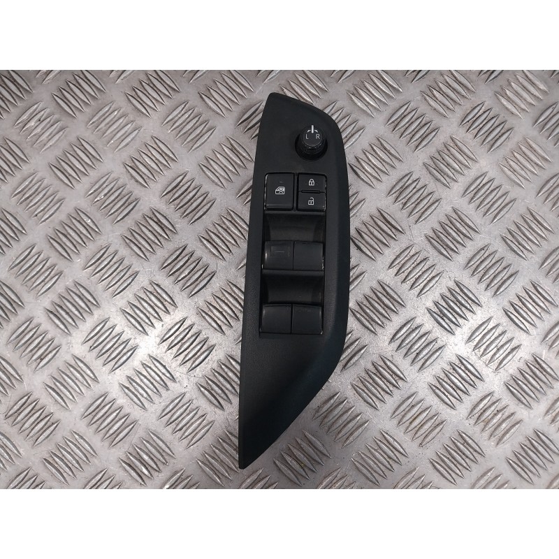 Recambio de mando elevalunas delantero izquierdo para toyota yaris (xpa1f/mxph11/chxnbw) hybrid 1.5cc referencia OEM IAM 840400D