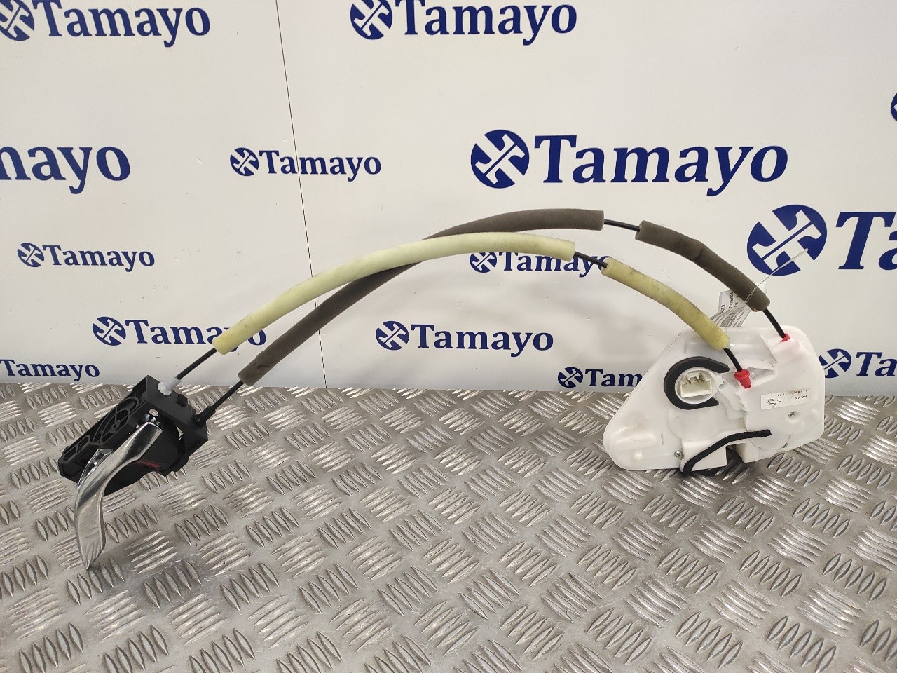 1F14 SERRURE DE PORTE AVANT GAUCHE / F0195 / NA9H / 1048874 POUR MAZDA MX-5 04. - Imagen 1 de 10